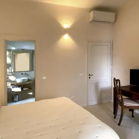 Couette-café Lina 4*
